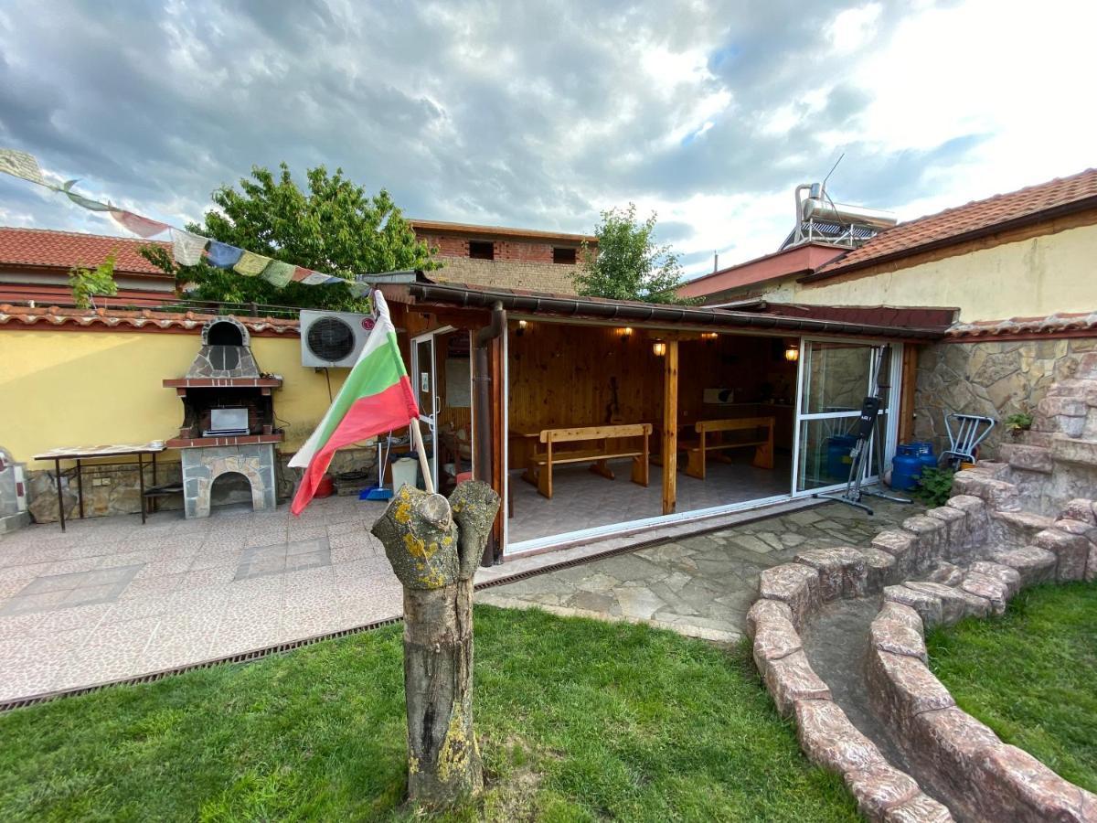 Family Hotel Kavrakovi Pavel Banya Luaran gambar